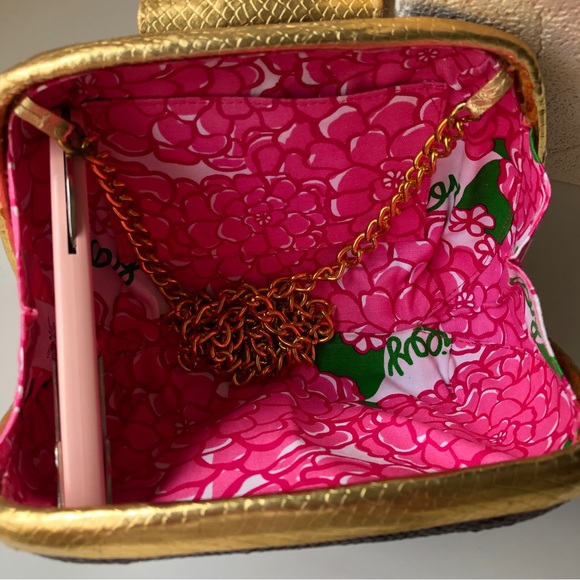 Lilly Pulitzer NWOT Tortoise & Bee Medallion Shoulder Clutch Crossbody HandBag - Picture 7 of 8